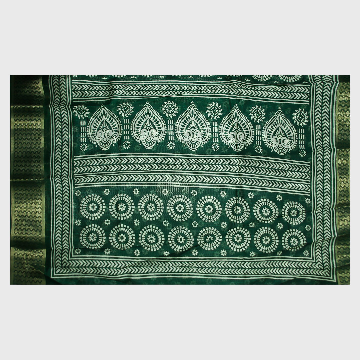 Dark Green Saree, Cotton Blend Ethnic Wear, Traditional Indian Saree, Elegant Ethnic Fashion, Wedding Saree, Classic Indian Attire, Timeless Elegance Bloomaya