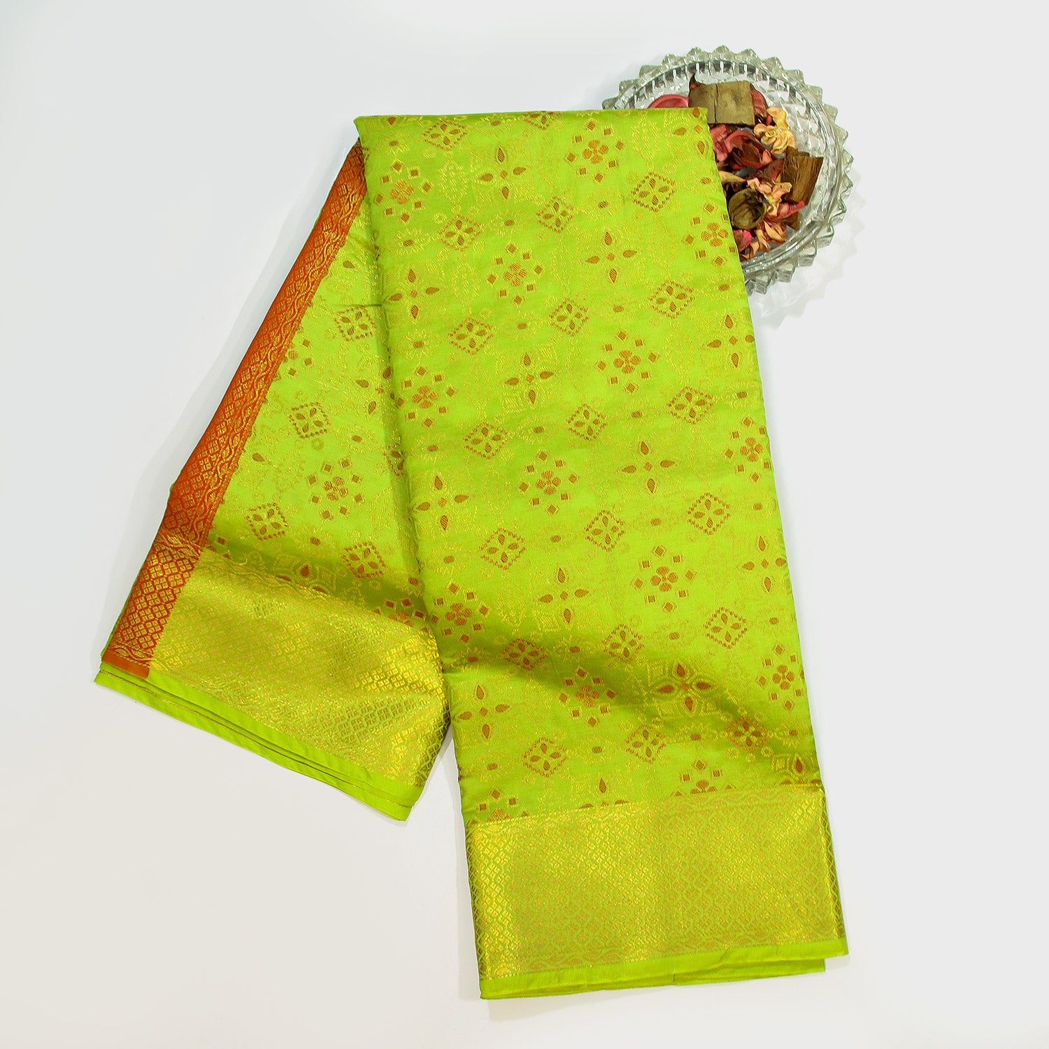 Green Patola Silk Saree, Golden Border Saree, Indian Ethnic Wear, Traditional Silk Saree, Wedding Saree, Festival Attire, Bloomaya Sarees, Elegant Silk Drapes, Classic Indian Fashion, Timeless Craftsmanship.