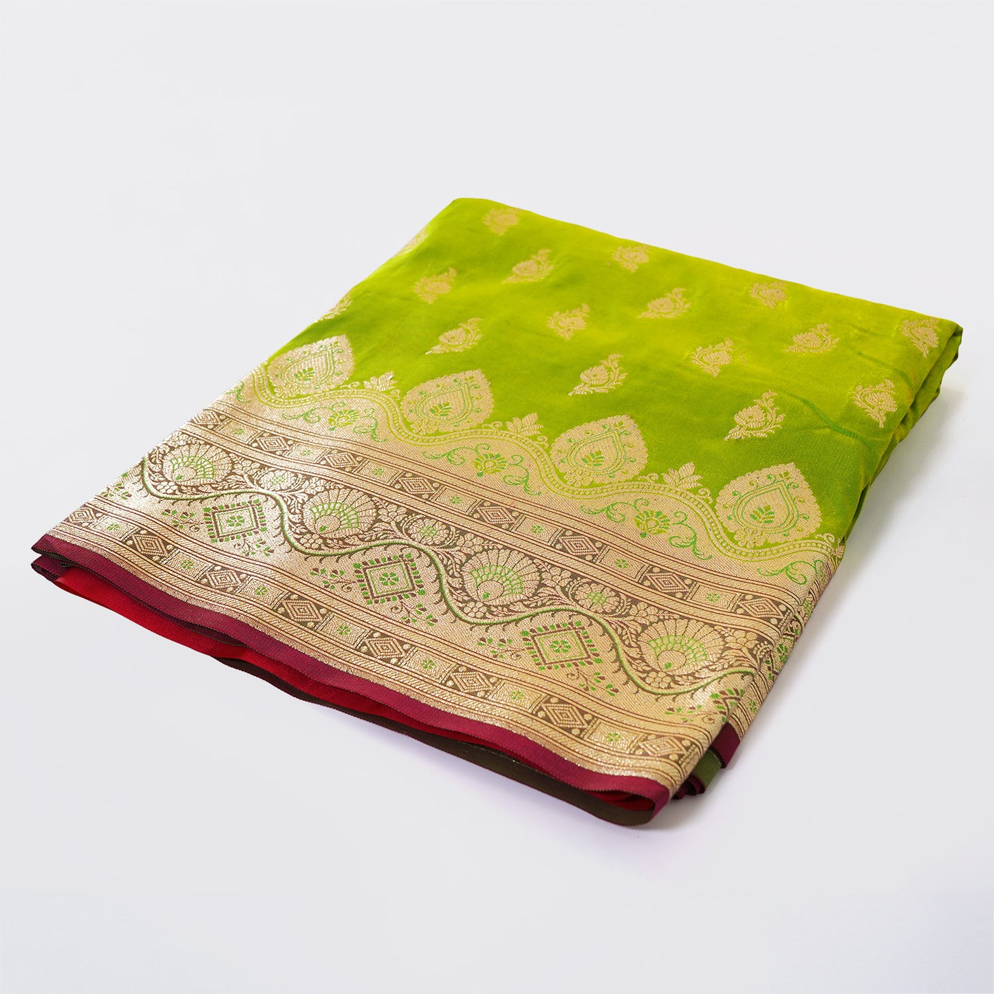 Elevate your style with our exquisite Light Green Banarasi Pure Silk Saree featuring a stunning Zari Border. Timeless elegance in every weave. Shop now!