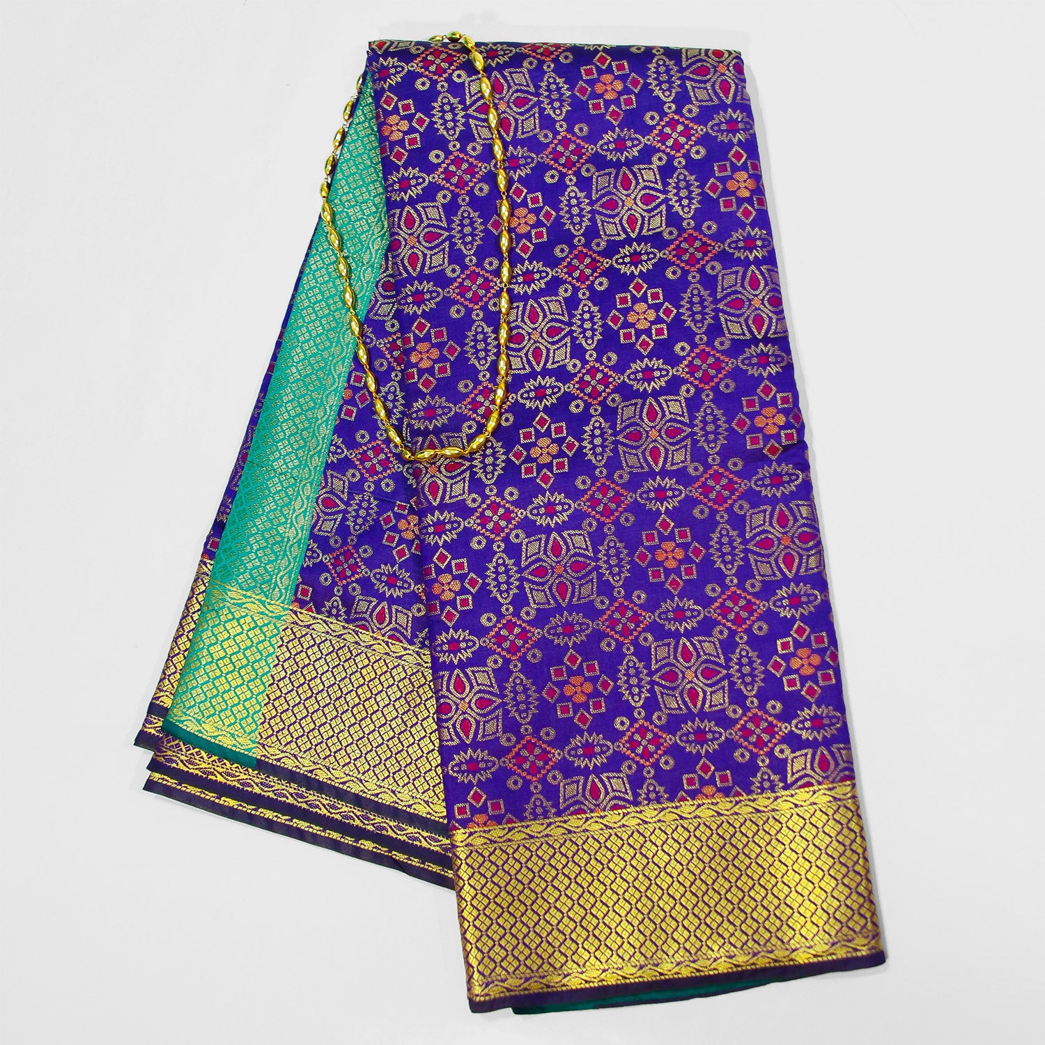 Voilet Patola Silk Saree, Golden Border Saree, Traditional Silk Saree, Handwoven Indian Saree, Luxurious Ethnic Wear, Festive Saree, Wedding Saree, Cultural Celebration Attire, Indian Silk Saree, Elegant Ethnic Fashion